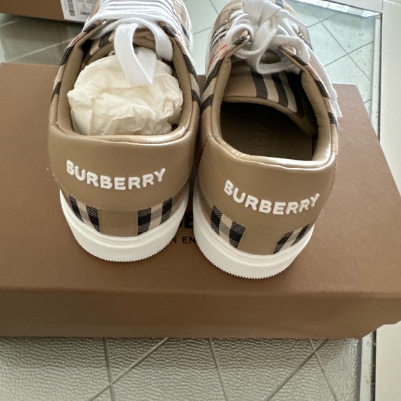 Brand new authentic I have receipt of the store - Picture 2 of 3